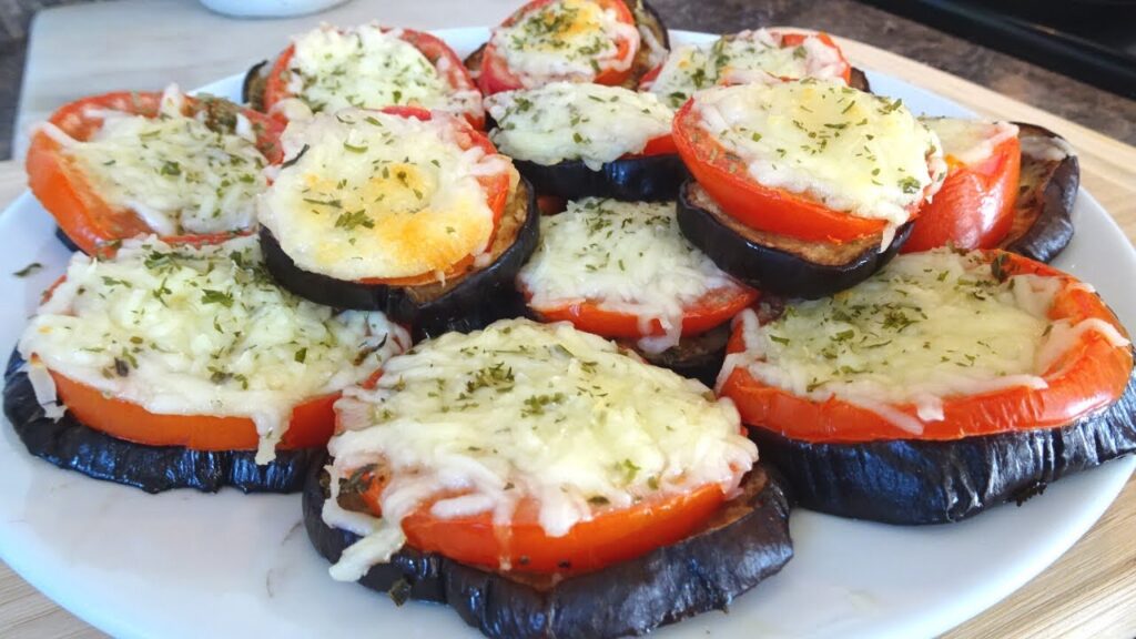 Delicia italiana: berenjena rellena con tomate y mozzarella al horno