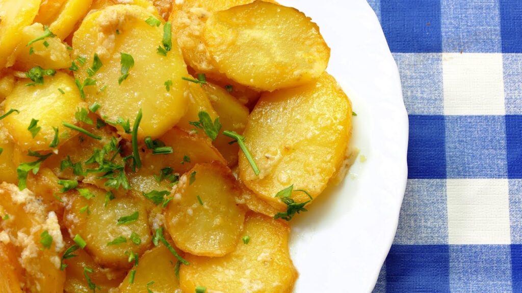 Deliciosas patatas a la vinagreta con cebolla: una explosión de sabores